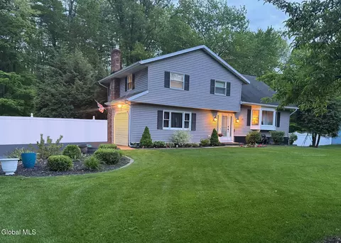 32 Guilder Pl, Ballston Lake, NY 12019