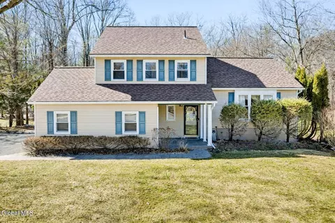 15 Durham Way, Clifton Park, NY 12065