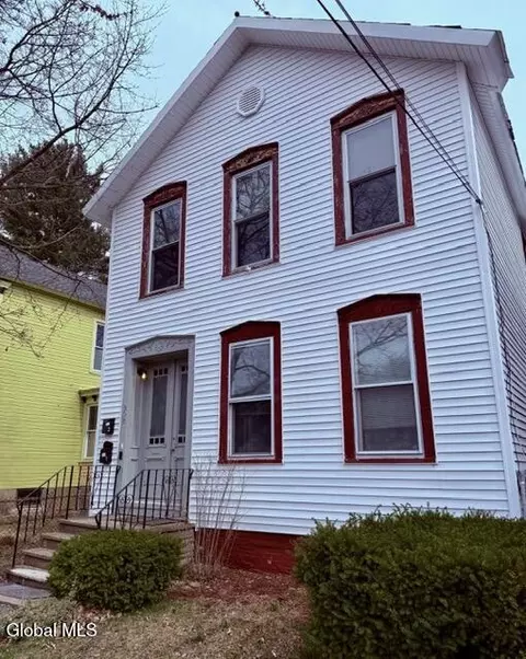 902 3rd Ave, Troy, NY 12182