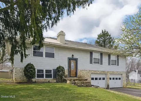 516 Woodburne Dr, Utica, NY 13502