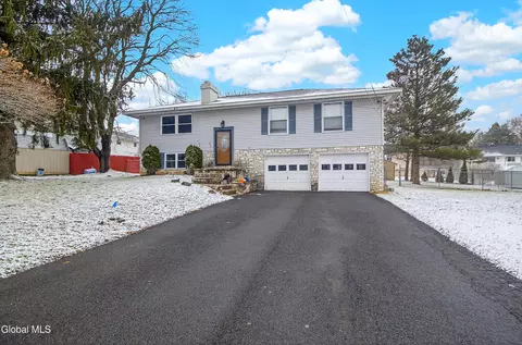 516 Woodburne Dr, Utica, NY 13502