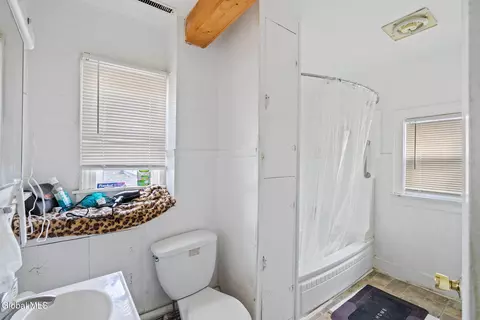 Bath - 1417 3rd Ave, Schenectady, NY 12303 photo 3 of 5
