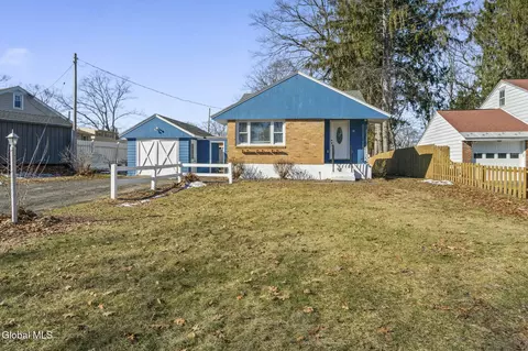 10 Juracka Pkwy, Rotterdam, NY 12306