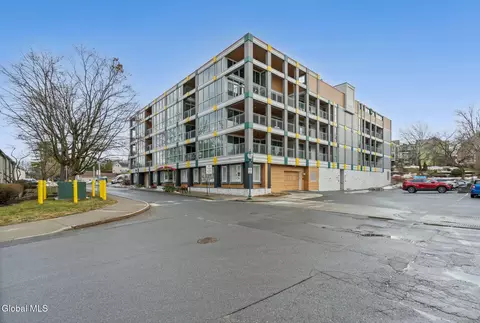 128 Henry St UNIT 406, Saratoga Springs, NY 12866
