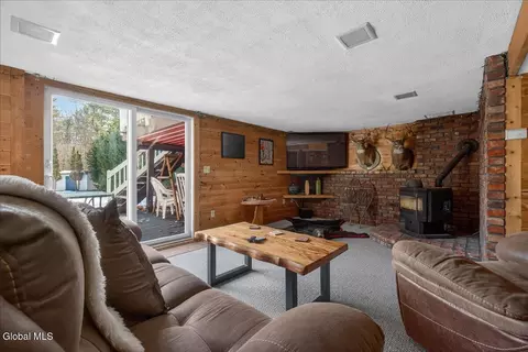 Living - 221 Droms Rd, Glenville, NY 12302 photo 4 of 5