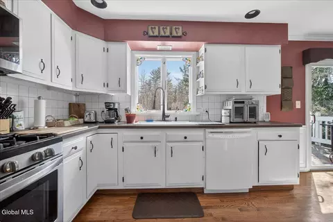 Kitchen - 221 Droms Rd, Glenville, NY 12302 photo 2 of 5