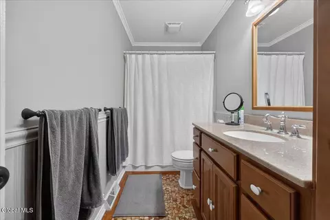 Bath - 221 Droms Rd, Glenville, NY 12302 photo 2 of 3