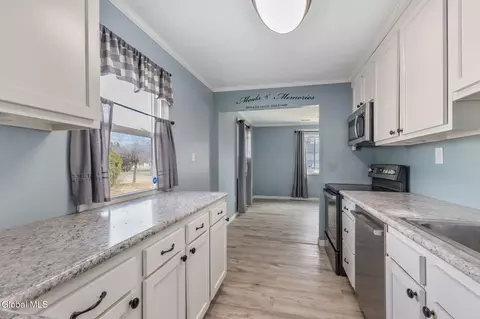 Kitchen - 247 Chiswell Rd, Schenectady, NY 12304 photo 3 of 3