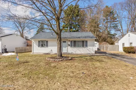 247 Chiswell Rd, Schenectady, NY 12304