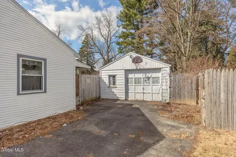 Exterior - 247 Chiswell Rd, Schenectady, NY 12304 photo 7 of 7