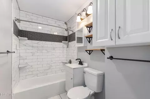 Bath - 247 Chiswell Rd, Schenectady, NY 12304 photo 1 of 3