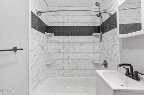 Bath - 247 Chiswell Rd, Schenectady, NY 12304 photo 2 of 3