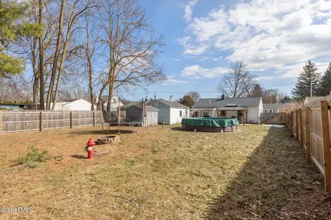 Exterior - 247 Chiswell Rd, Schenectady, NY 12304 photo 3 of 7