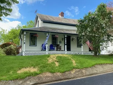 4 Raceville Rd, Hampton, NY 12837