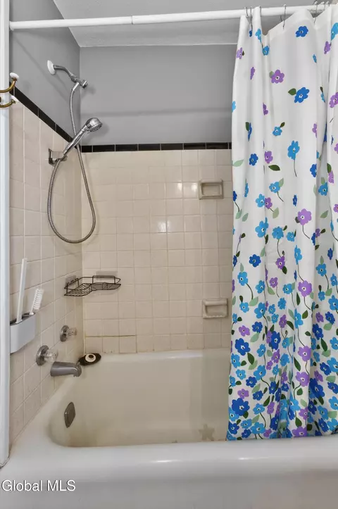 Bath - 1450 Baker Ave, Schenectady, NY 12309 photo 3 of 4