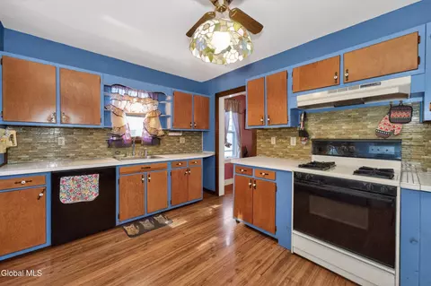 Kitchen - 1450 Baker Ave, Schenectady, NY 12309 photo 3 of 3