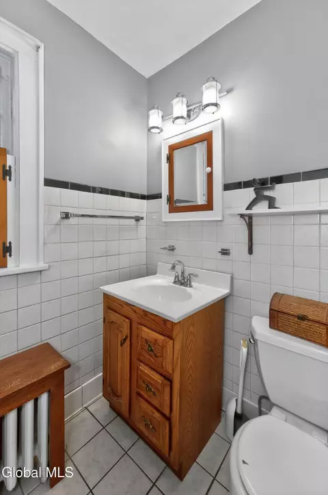 Bath - 1450 Baker Ave, Schenectady, NY 12309 photo 2 of 4