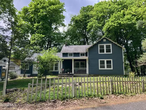1410 River Rd, Selkirk, NY 12158
