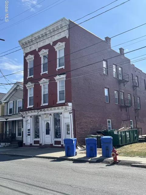 50 Oneida St, Cohoes, NY 12047