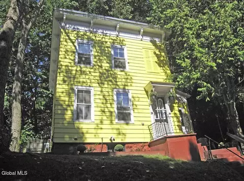 6 Webster St, Little Falls, NY 13365