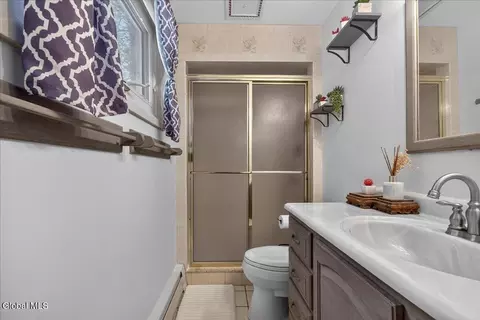 Bath - 6 Flint Dr, Delmar, NY 12054 photo 3 of 4
