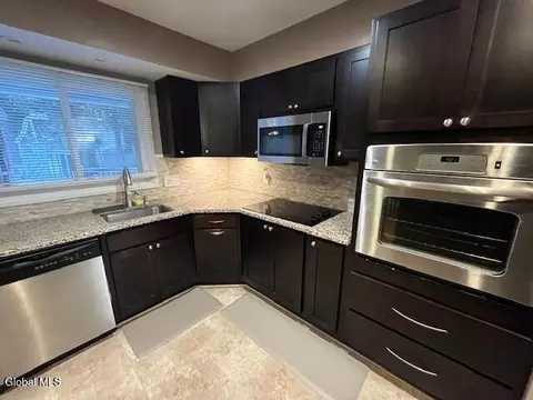 Kitchen - 178 Ormond St, Albany, NY 12208 photo 6 of 7