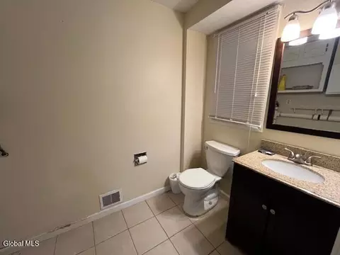 Bath - 178 Ormond St, Albany, NY 12208 photo 1 of 4