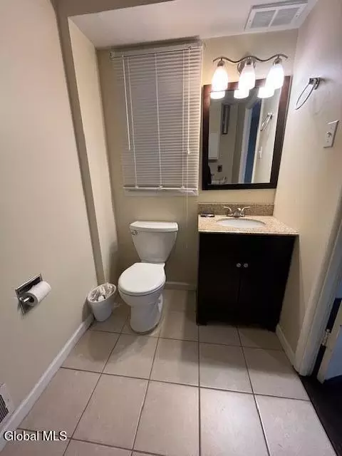 Bath - 178 Ormond St, Albany, NY 12208 photo 2 of 4