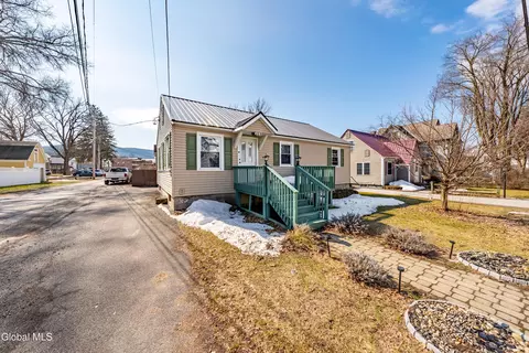 120 Danforth Ave, Middleburgh, NY 12122