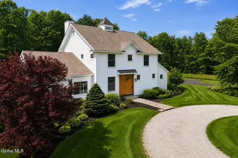 13 Saratoga Farm Rd, Malta, NY 12020