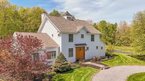13 Saratoga Farm Rd, Malta, NY 12020