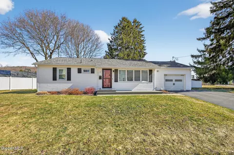 13 S Belmont Cir, Oneonta, NY 13820