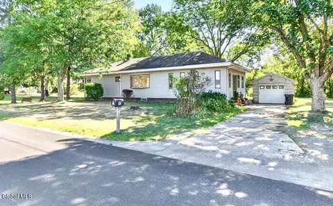 13 Veterans St, Poestenkill, NY 12140