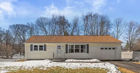 28 Kile Dr, Schenectady, NY 12302
