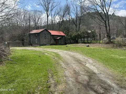 919 Bradford Hill Rd, Crown Point, NY 12928