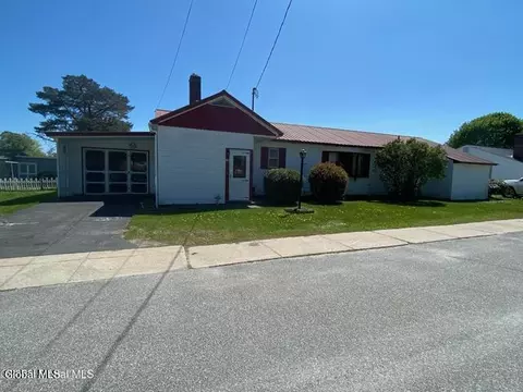 18 Liberty St, Mineville, NY 12956