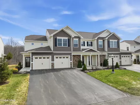 39 Jared Ct, Cohoes, NY 12047