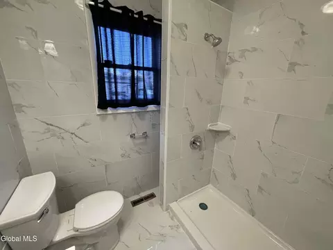 Bath - 1328 Dewitt St, Schenectady, NY 12303 photo 4 of 8