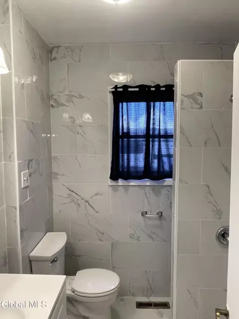 Bath - 1328 Dewitt St, Schenectady, NY 12303 photo 1 of 8