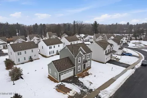 32 Bradley Cir, Halfmoon, NY 12065 photo 5
