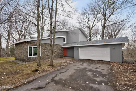 31 Riding Club Rd, Troy, NY 12180