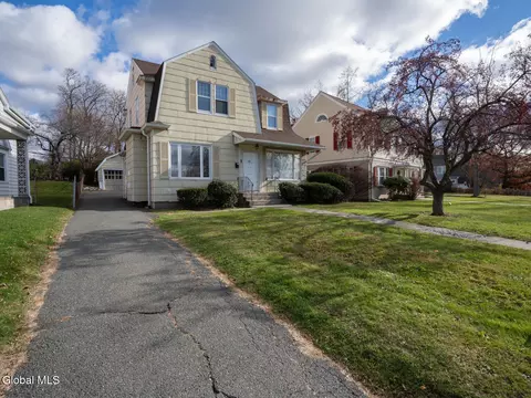 1 Mcleod Rd, Troy, NY 12180