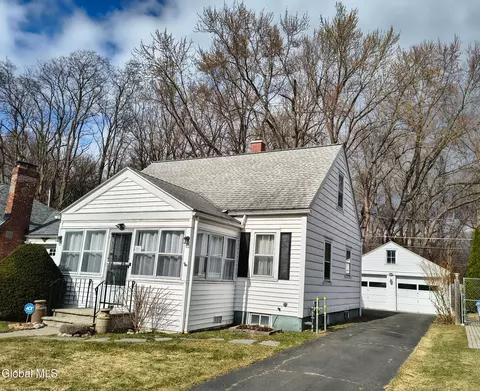 3 Crescent Dr, Albany, NY 12208