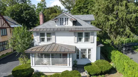 39 Fifth Ave, Saratoga Springs, NY 12866