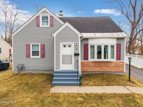 9 Fuller Ter, Colonie, NY 12205