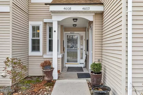 4602 S Foxwood Dr, Clifton Park, NY 12065
