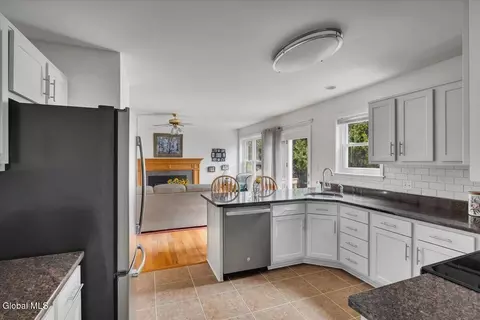 Kitchen - 33 Harwick Dr, Glenmont, NY 12077 photo 1 of 4