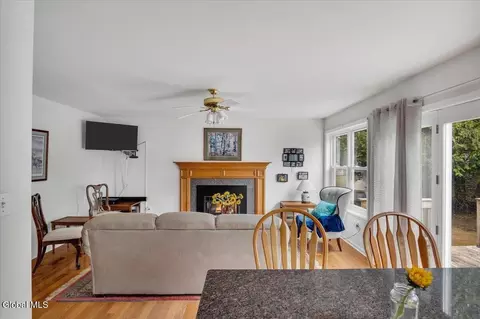 Living - 33 Harwick Dr, Glenmont, NY 12077 photo 2 of 4