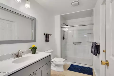 Bath - 33 Harwick Dr, Glenmont, NY 12077 photo 1 of 3