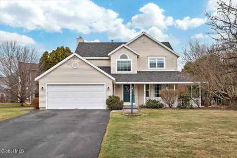 33 Harwick Dr, Glenmont, NY 12077